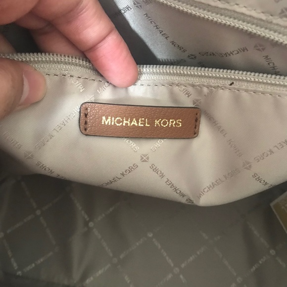 🌼Michael Kors Set - Picture 8 of 15